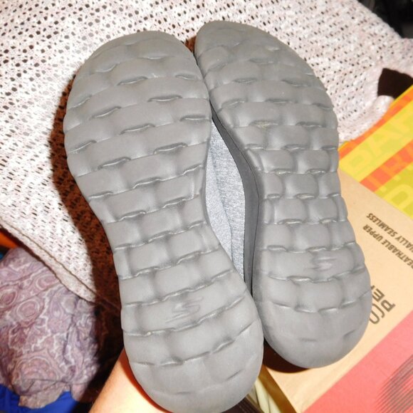 9.5M SKECHERS GO WALK JOY GRAY SCOTTIE BELLA SHOES - Picture 7 of 11